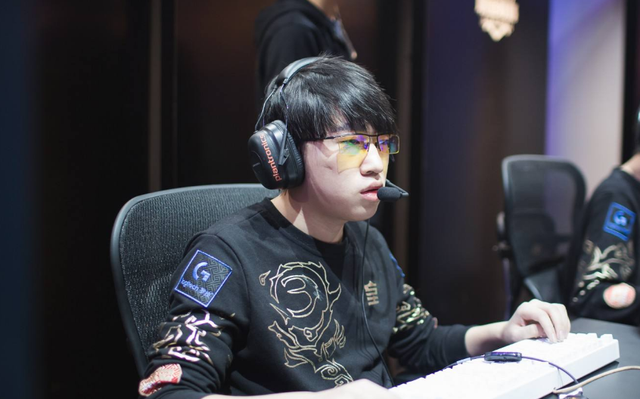 樊振东在回 樊振东在回